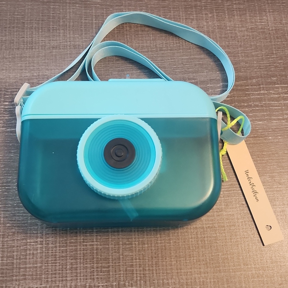 Fun Blue Camera Cup with Strap, New With Tag!